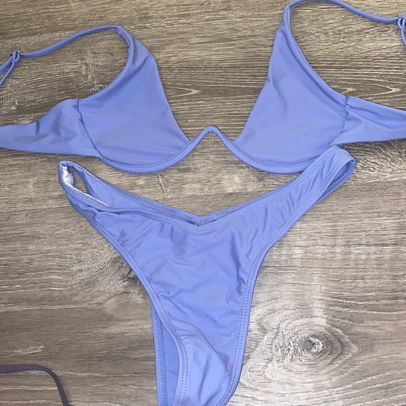 Bikini - Picture 1 of 1